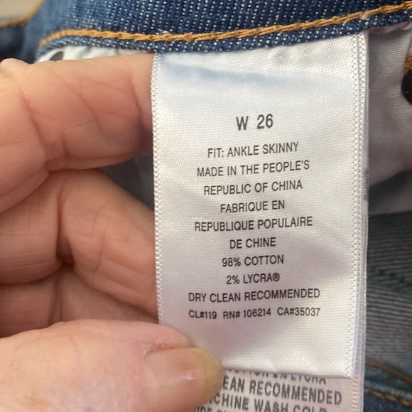BLOWOUT SALE Joe’s jeans for women in size 26”. Washed denim - Picture 6 of 9